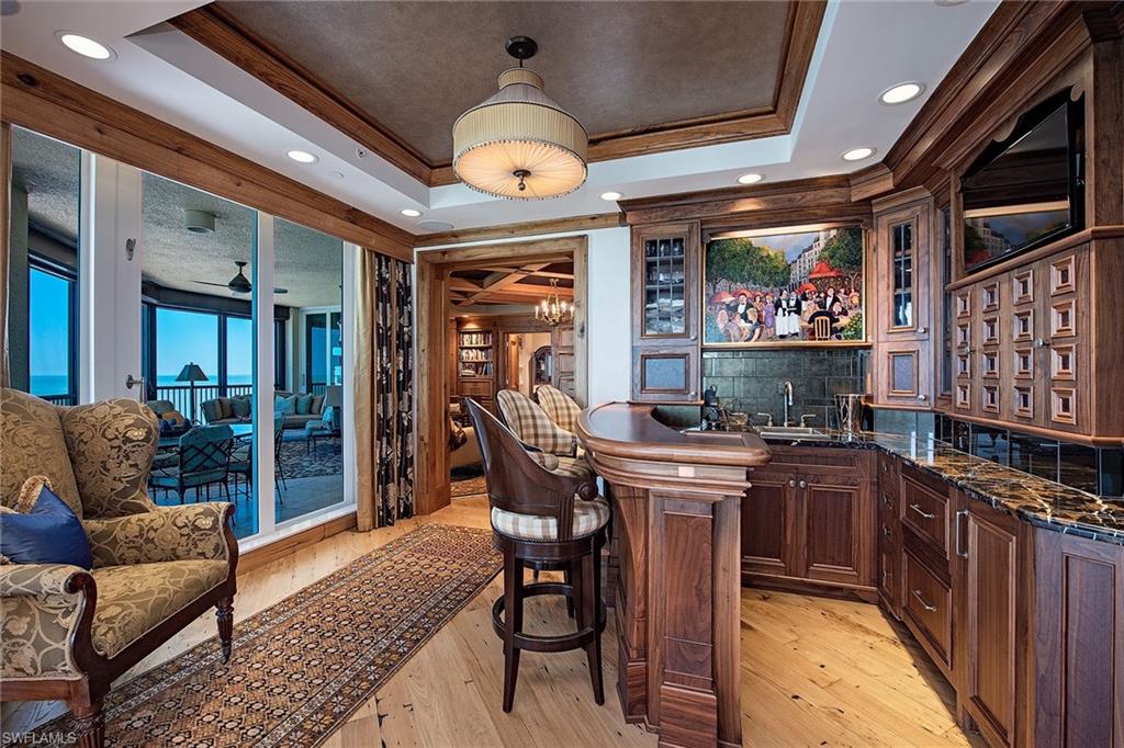 WINDSOR AT BAY COLONY - Residential