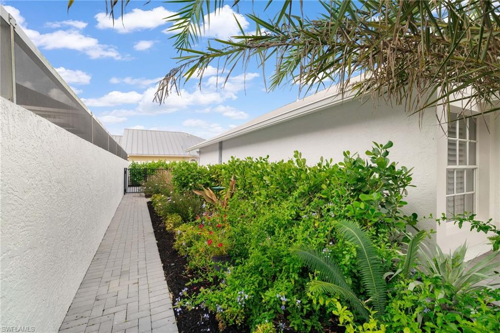 LONGSHORE LAKE - Residential