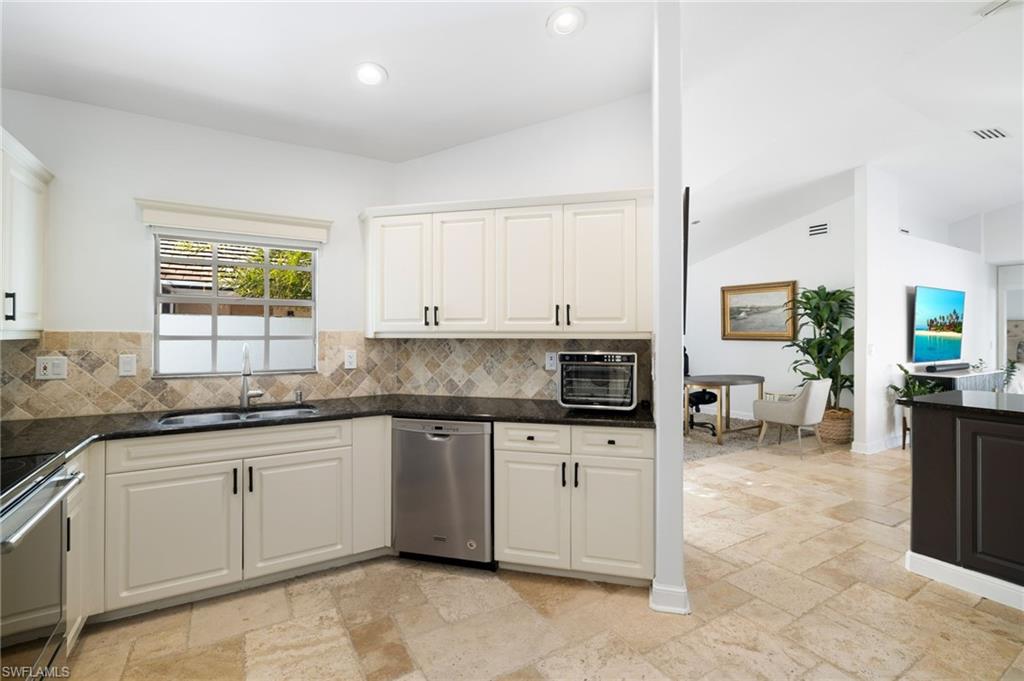 LONGSHORE LAKE - Residential