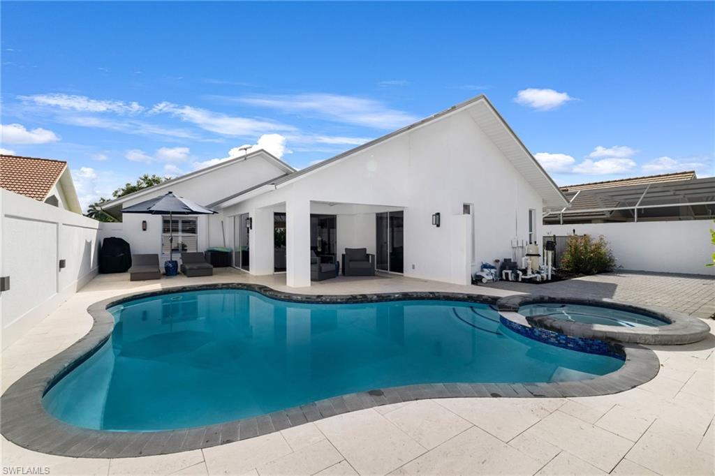 LONGSHORE LAKE - Residential