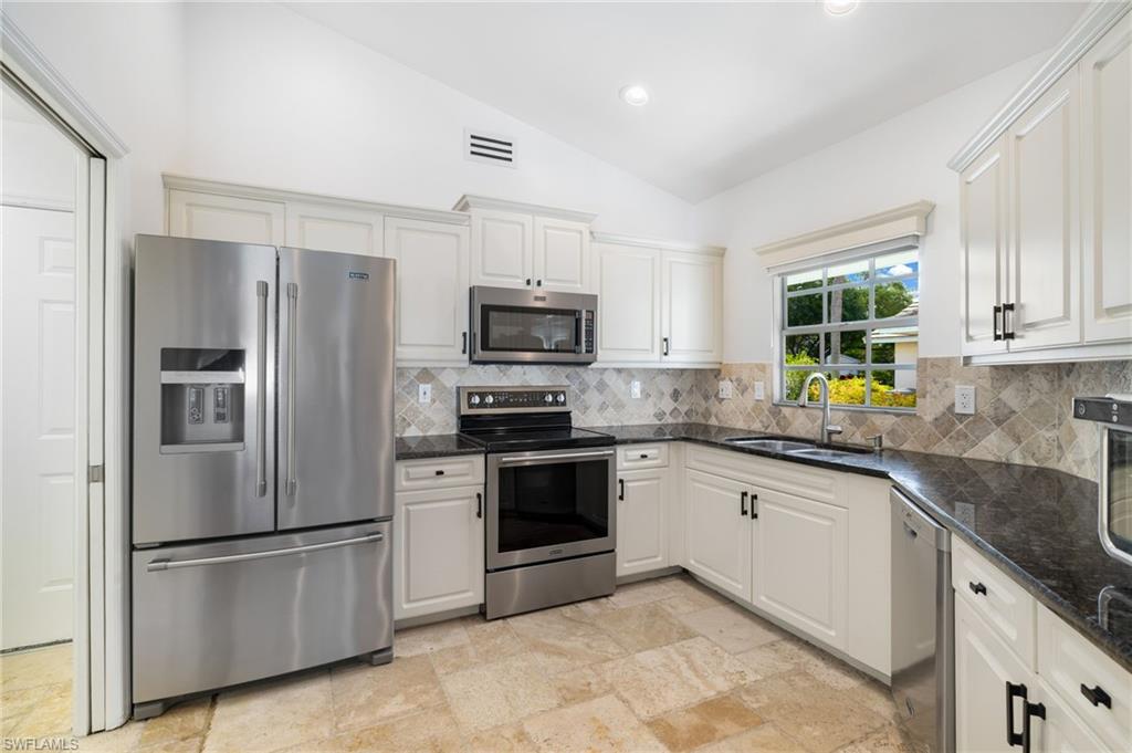 LONGSHORE LAKE - Residential