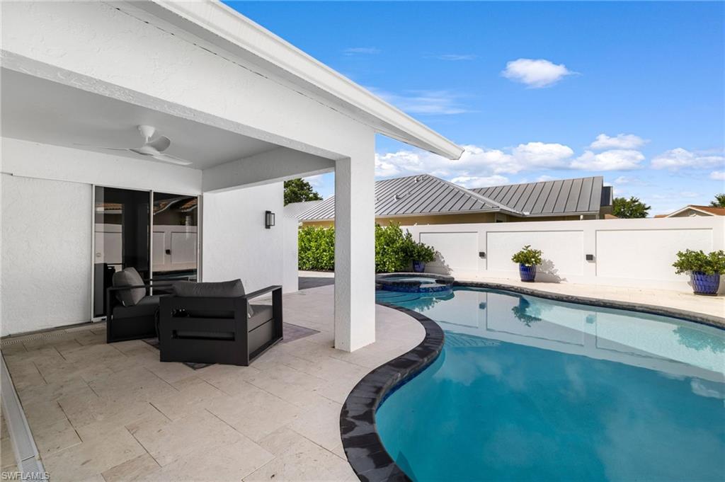 LONGSHORE LAKE - Residential