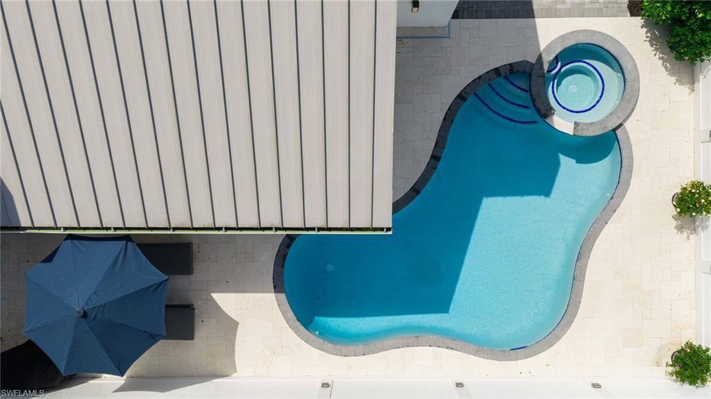 LONGSHORE LAKE - Residential