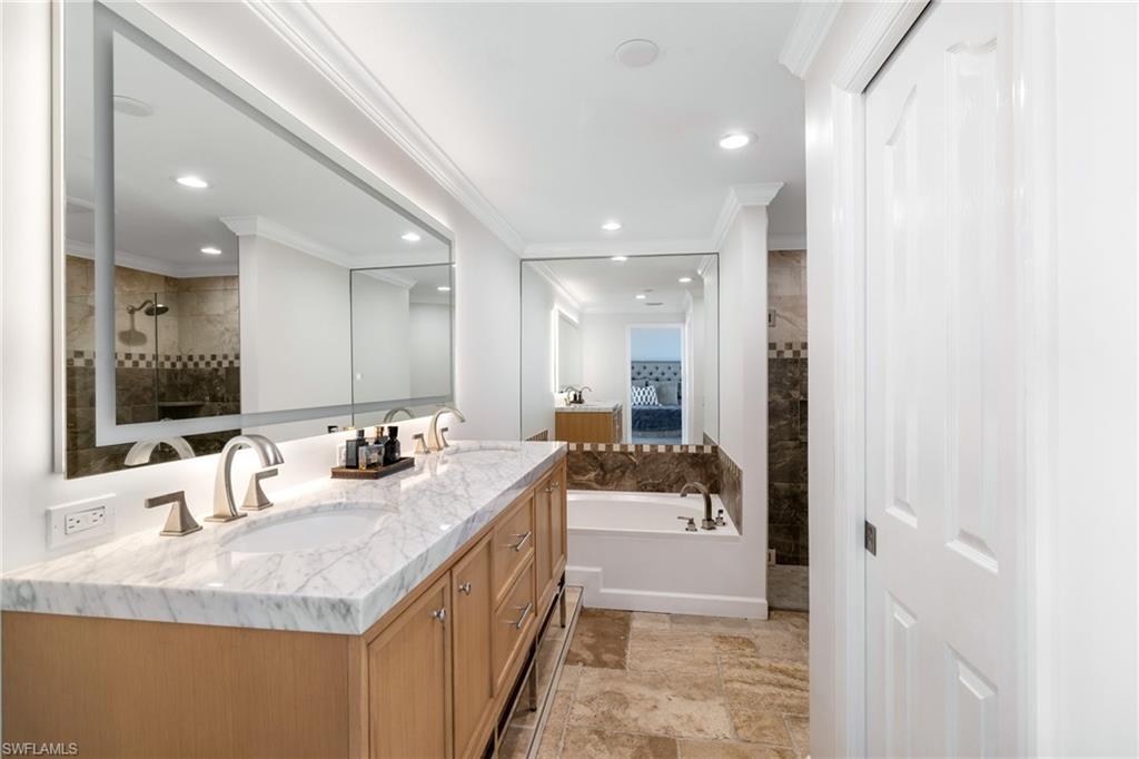 LONGSHORE LAKE - Residential