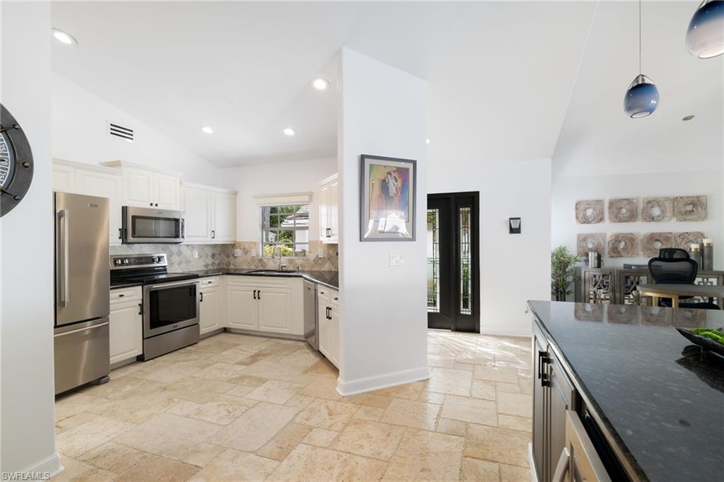 LONGSHORE LAKE - Residential