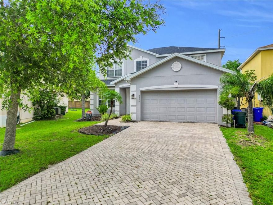 This spacious two-story home in the desirable Sherwood community offers an assumable mortgage at an attractive 4.75% interest rate—an exceptional opportunity for qualified buyers. Featuring 5 bedrooms, 3.5 bathrooms, and nearly 2,940 sq ft of living space, this home is designed for comfort and functionality.
The open-concept layout includes a large family room, formal living area, and a beautifully updated kitchen with granite countertops, a center island, pantry, and ample dining space—perfect for entertaining. The family room seamlessly opens to a screened lanai overlooking an oversized backyard. Upstairs, you’ll find a generous loft/bonus area, along with 3 additional bedrooms and 2 full bathrooms. Additional highlights include dual A/C units, a new roof (2023), and location in a no flood zone with low HOA fees. Conveniently located near shopping, dining, I-75, RSW International Airport, JetBlue Park, Hertz Arena, and just a short drive to the beaches of Fort Myers.