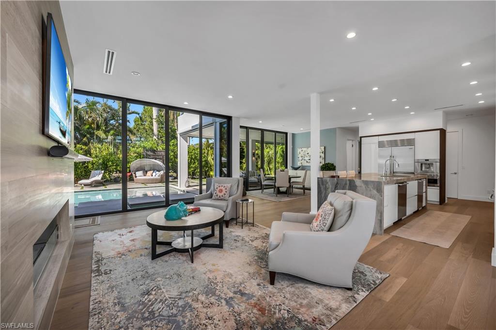 PARK SHORE - Residential