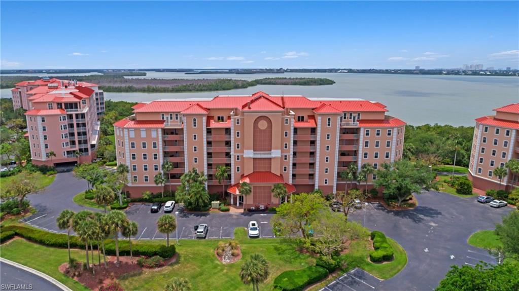 VINTAGE BAY - Residential