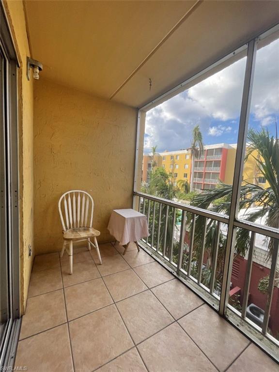 TOWERS CONDO - Residential