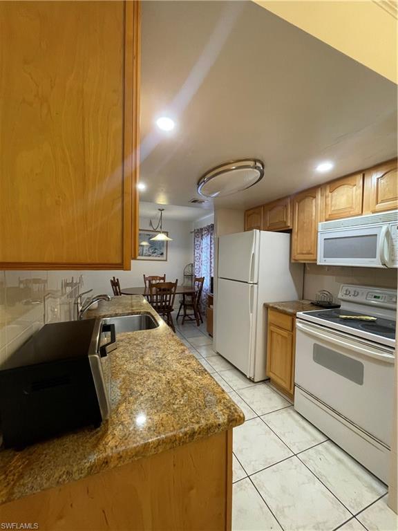 TOWERS CONDO - Residential