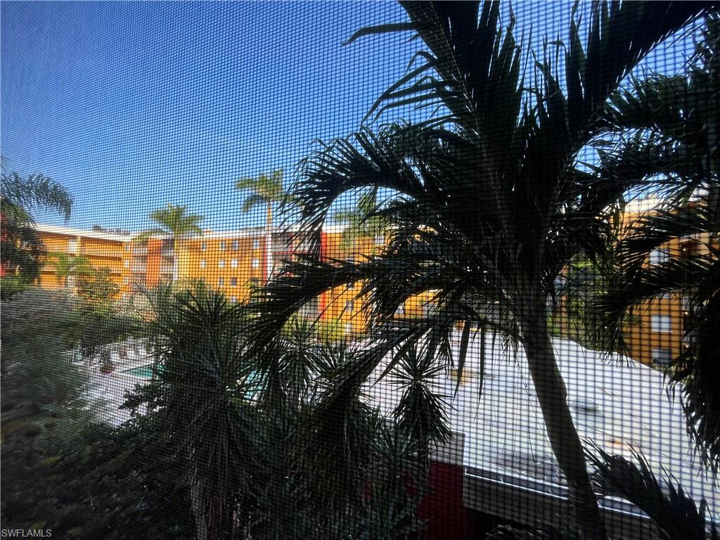 TOWERS CONDO - Residential