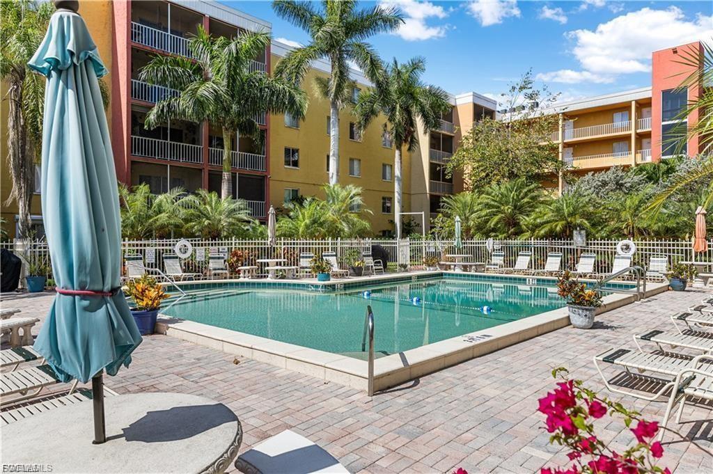 TOWERS CONDO - Residential