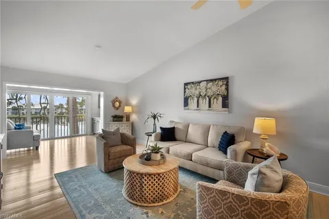 845 Gulf Pavilion Dr Unit 204, Naples, FL 34108 - #: 225007284