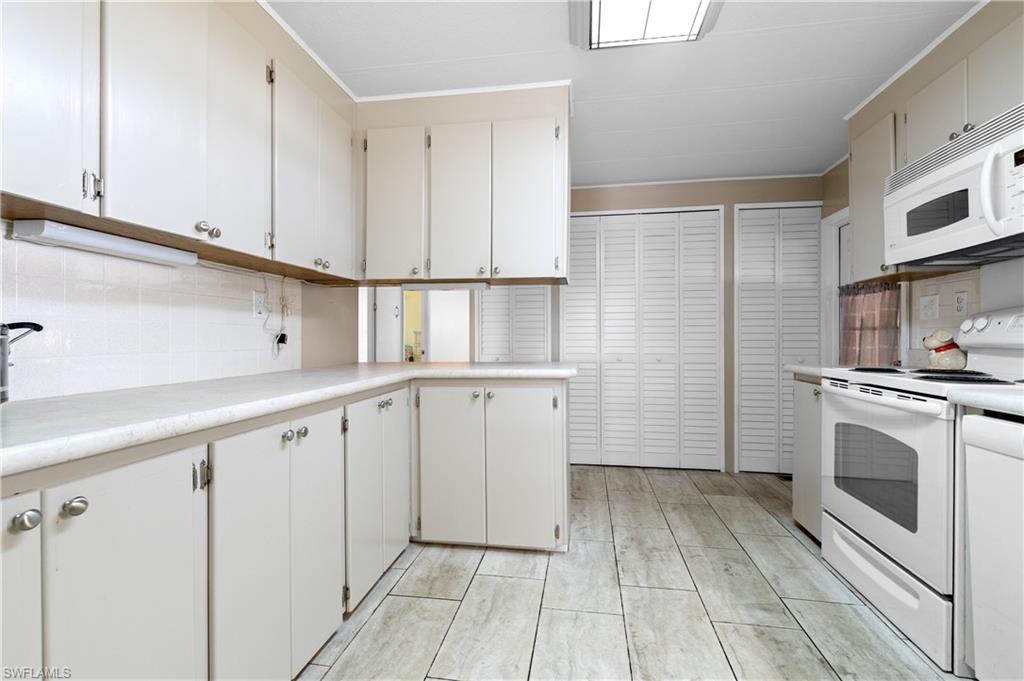 CARRIAGE VILLAGE - Residential