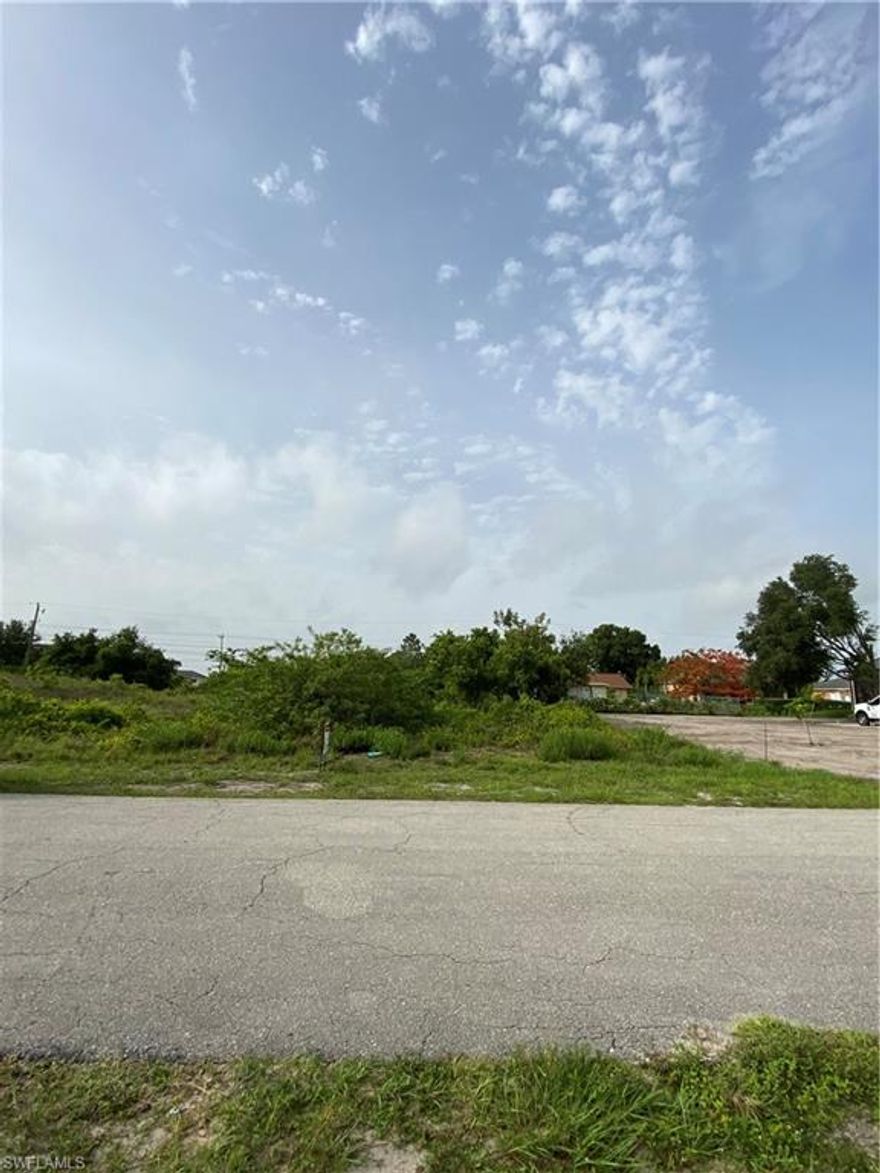 Don't miss the opportunity to build your dream home on this quarter acre lot in Lehigh Acres. Excellent location on a quiet dead end street off Gunnery Rd S in a popular neighborhood. Short drive to Fort Myers International Airport (RSW), FGCU, Fort Myers Beach, Sanibel Island, Captiva Island, Jet Blue Park spring training facilities and so much more.