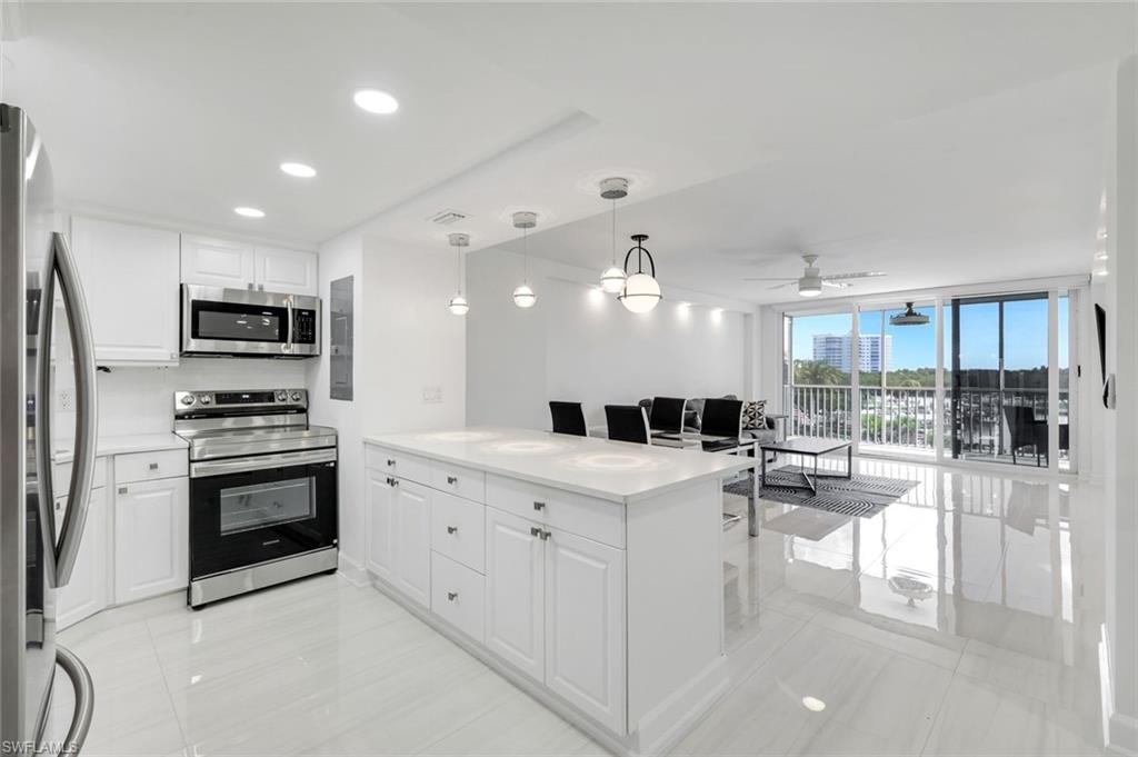 VANDERBILT TOWERS - Residential