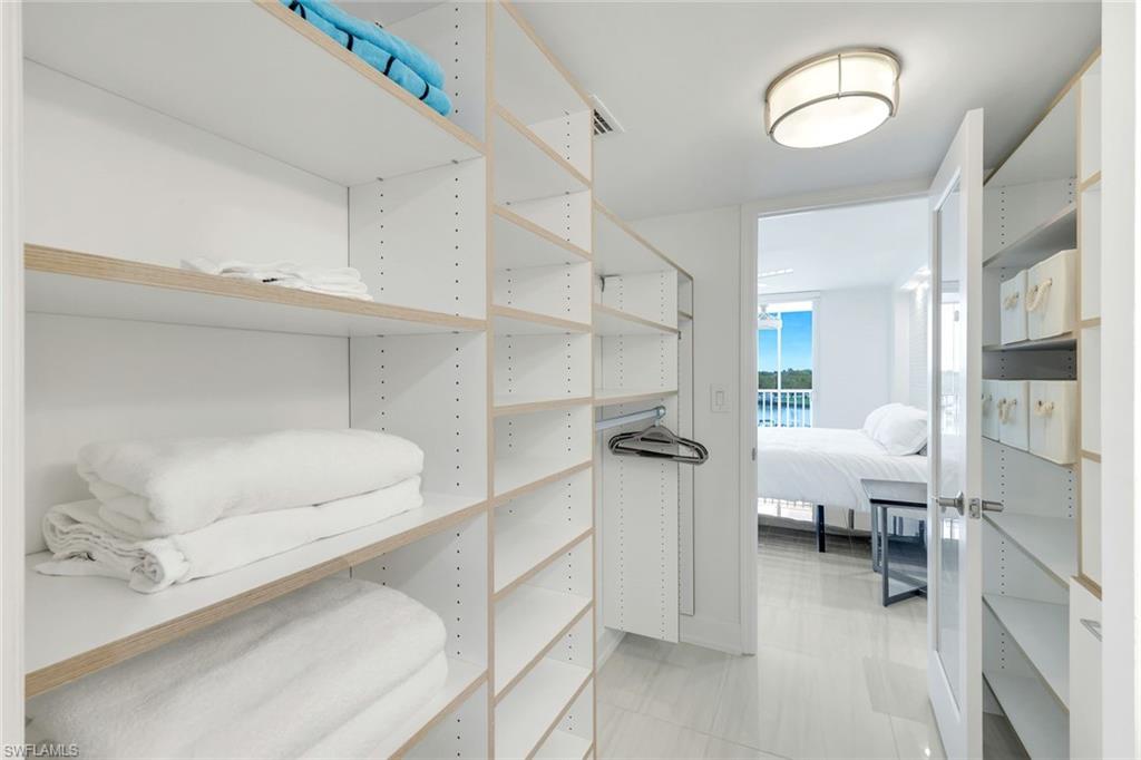 VANDERBILT TOWERS - Residential