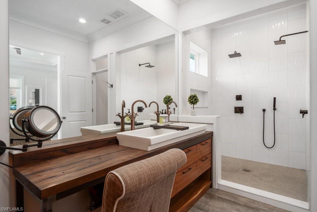 PALM RIVER ESTATES - Residential