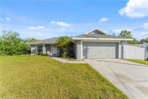 3810 9th St W, Lehigh Acres, FL 33971 - #: 225016889