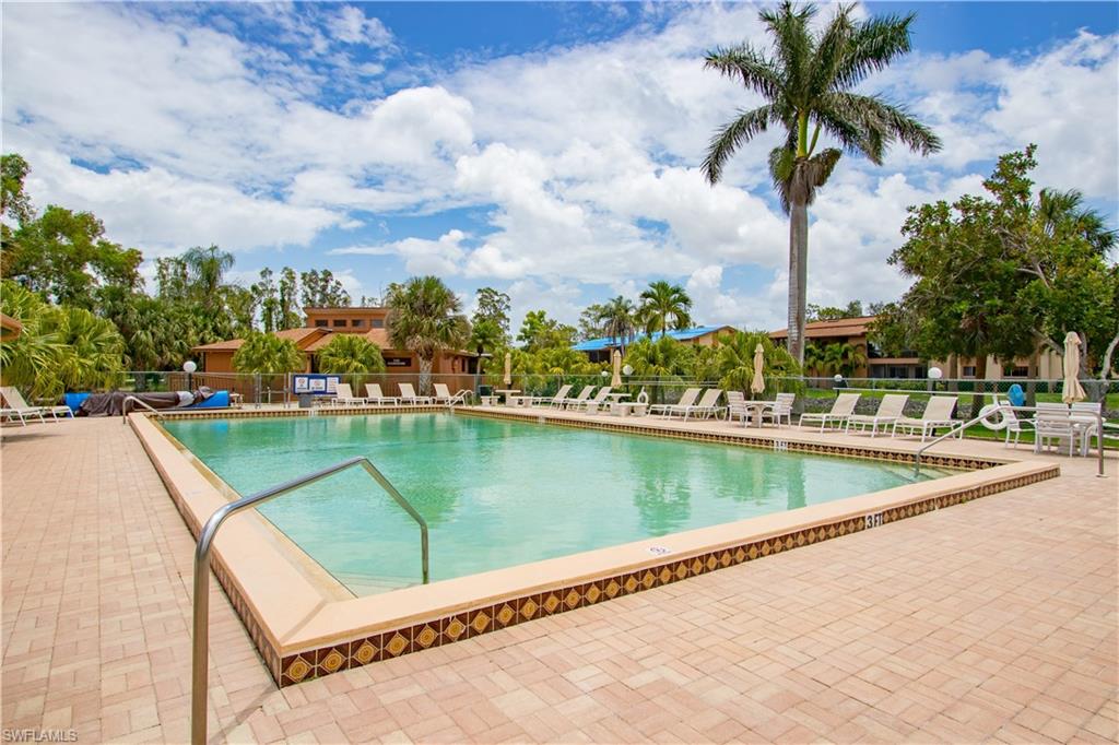 ROYAL WOODS - Residential