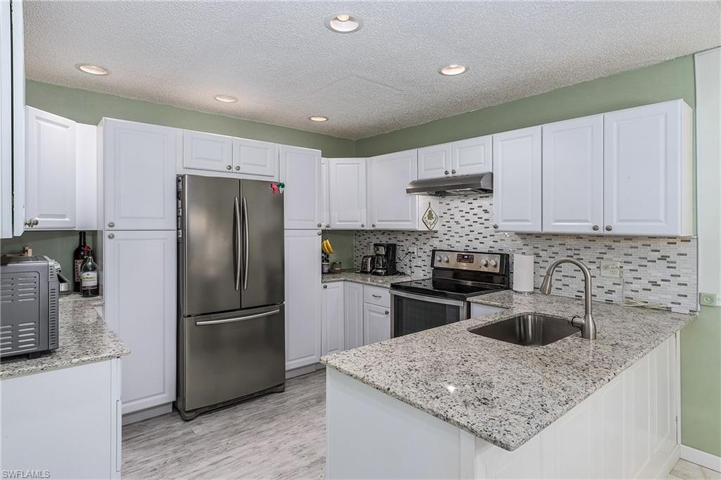 ROYAL WOODS - Residential