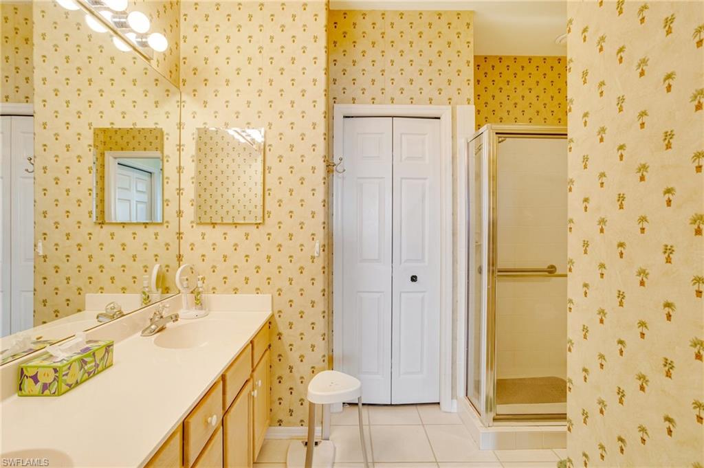 SUTTON WALK - Residential