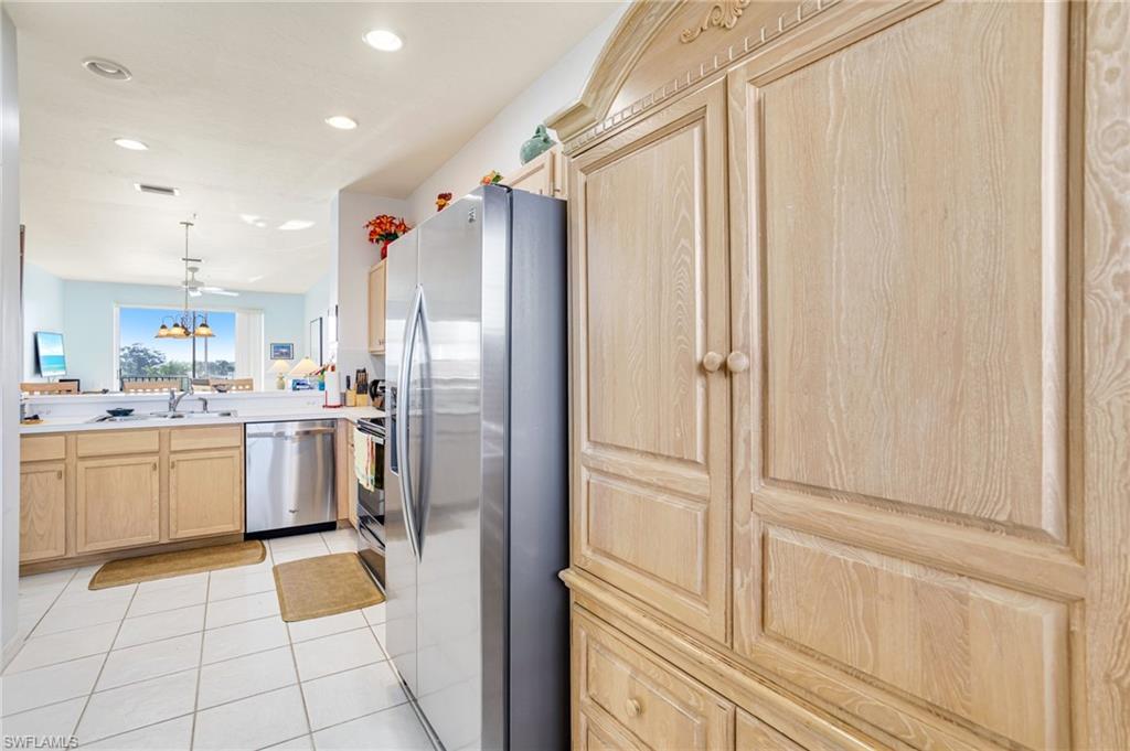 SUTTON WALK - Residential