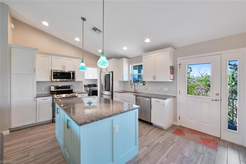 SANIBEL HIGHLANDS - Residential