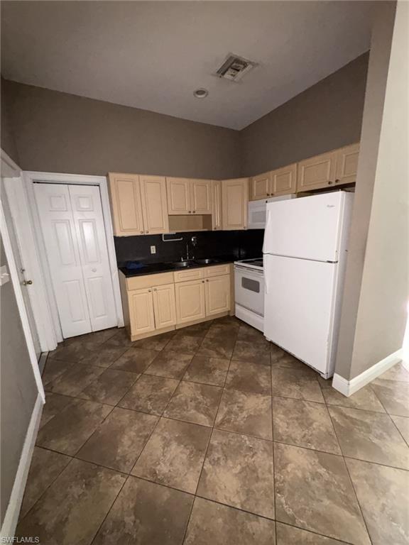 GOLDEN GATE ESTATES - Residential Lease