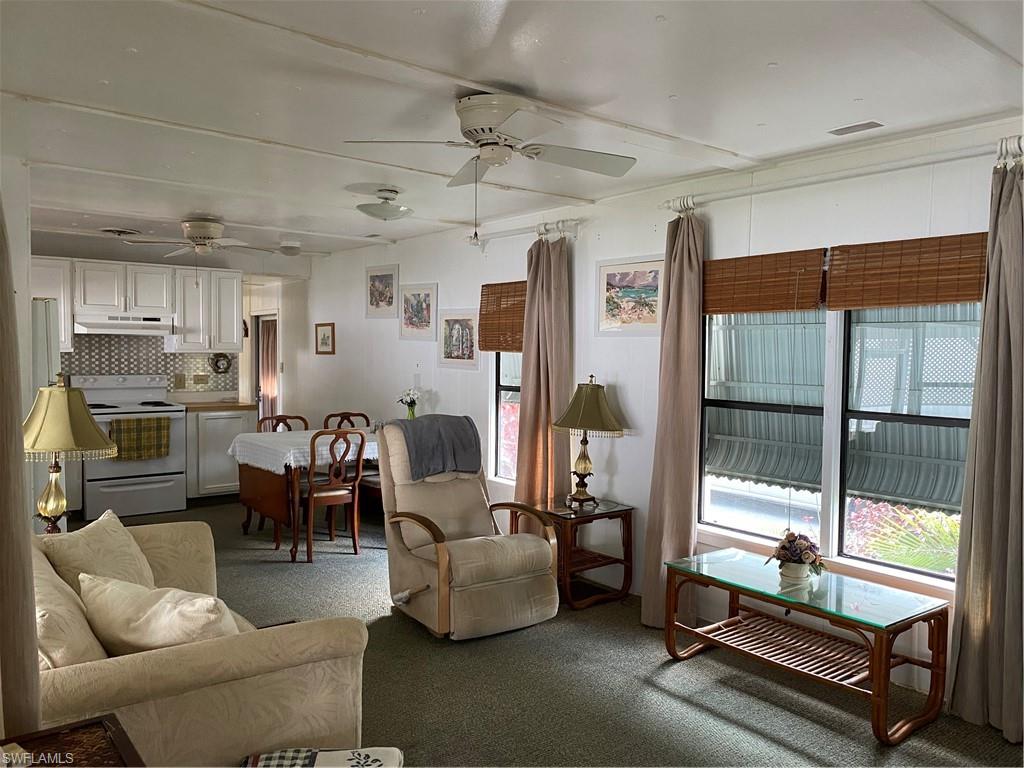 MOORHEAD MANOR - Residential