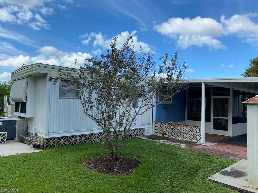 MOORHEAD MANOR - Residential