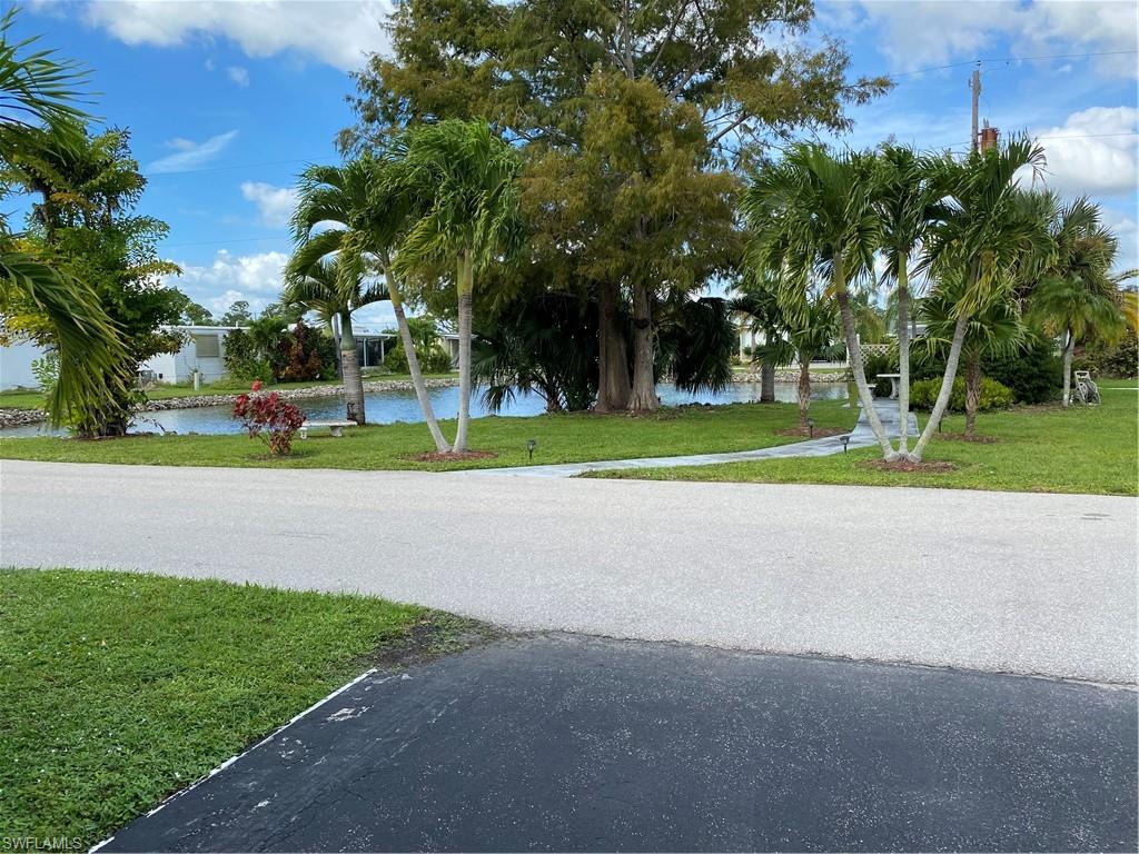 MOORHEAD MANOR - Residential