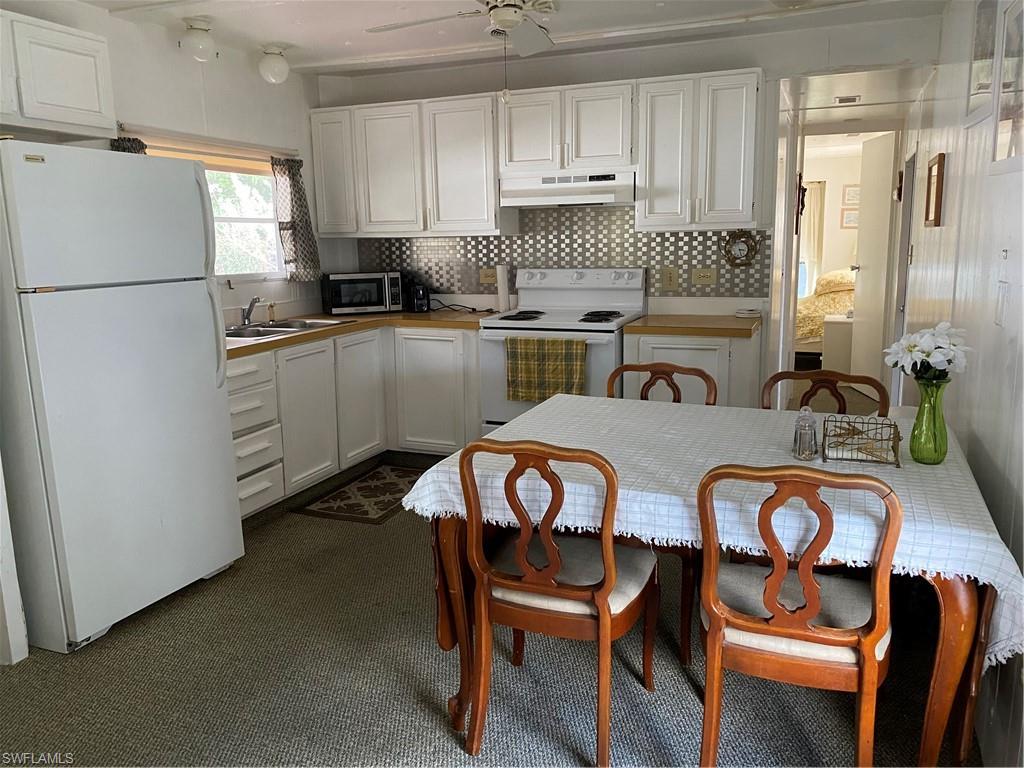 MOORHEAD MANOR - Residential