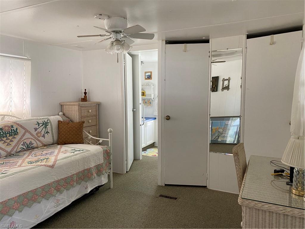 MOORHEAD MANOR - Residential