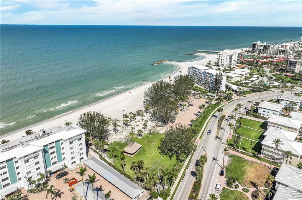 MOORINGS - Residential