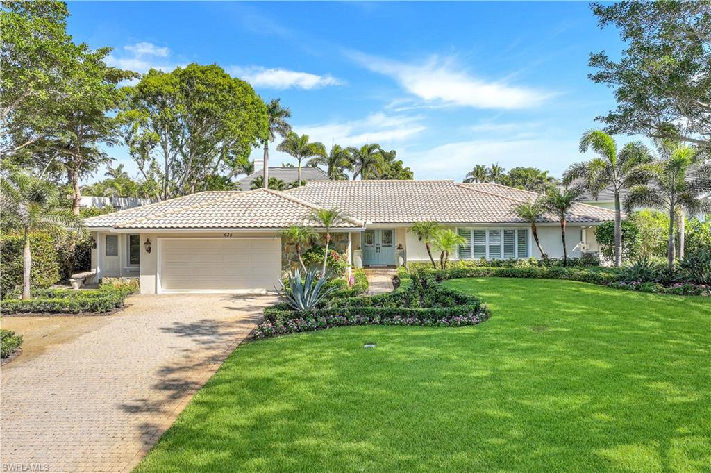 MOORINGS - Residential