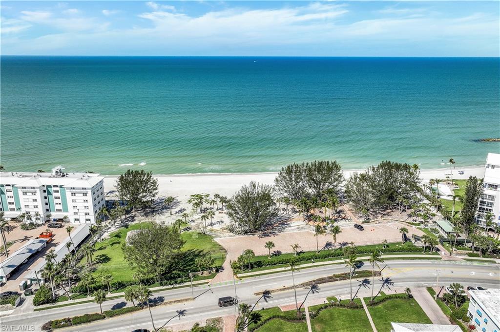 MOORINGS - Residential