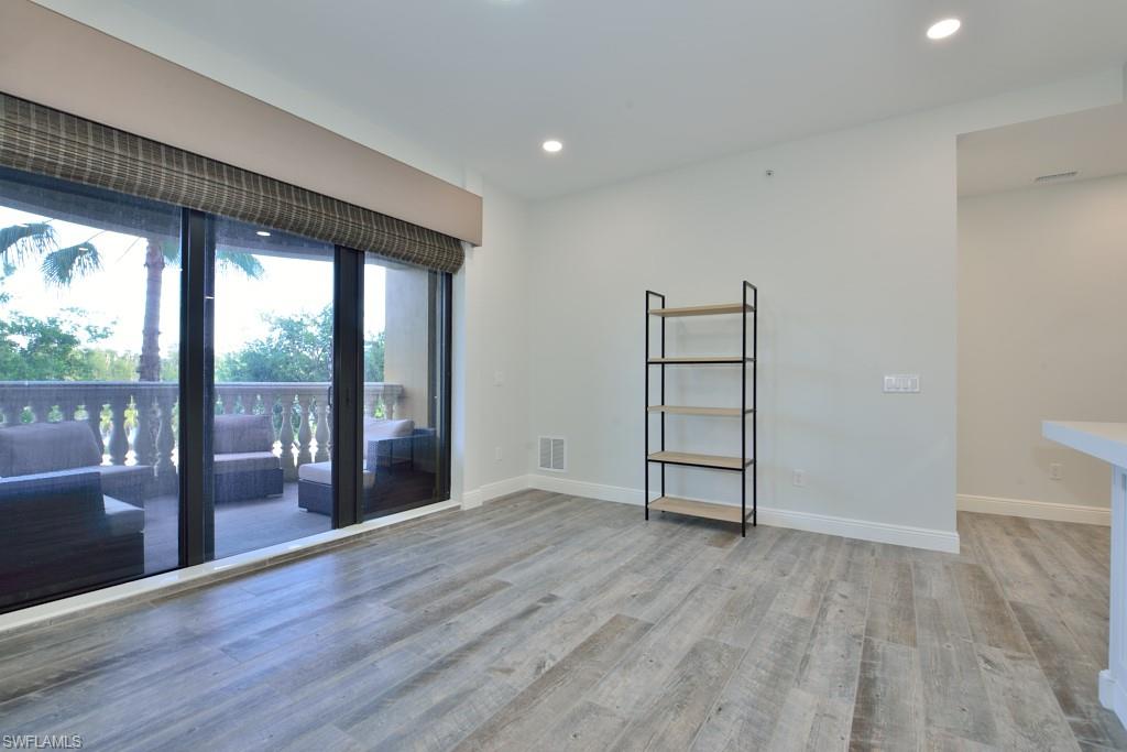 THE RESIDENCES AT COCONUT POINT - Residential Lease