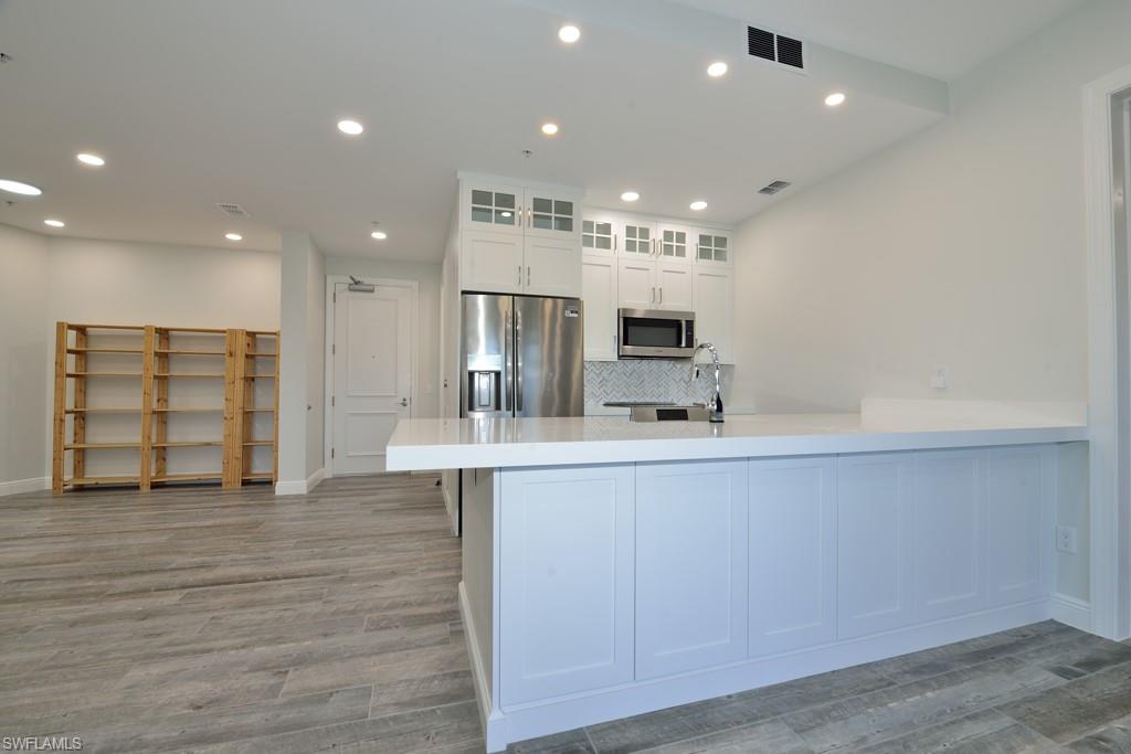 THE RESIDENCES AT COCONUT POINT - Residential Lease