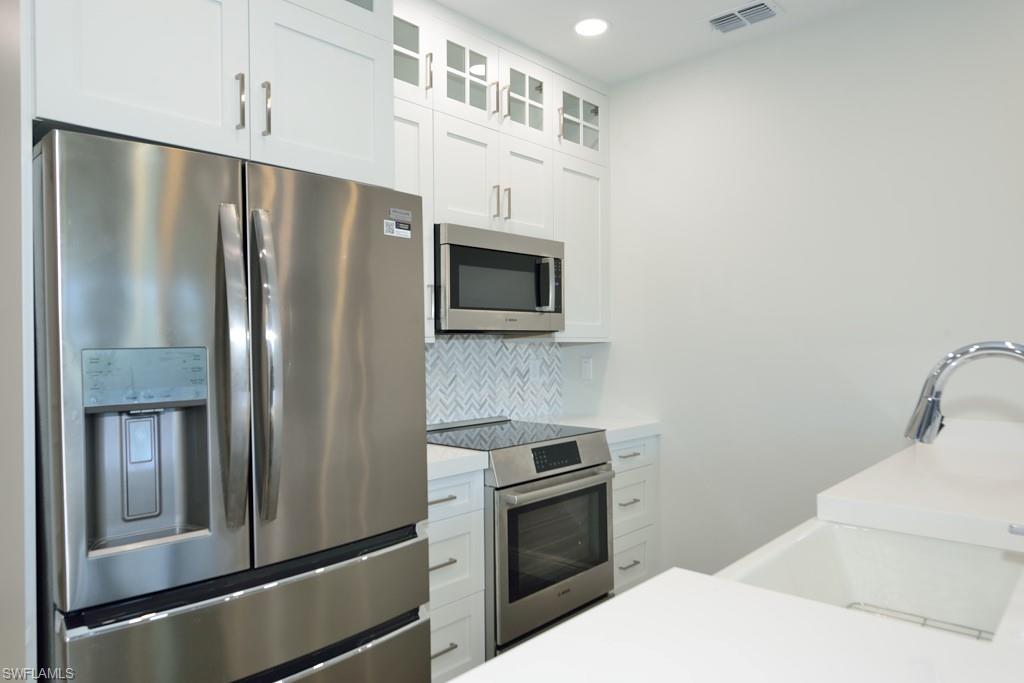 THE RESIDENCES AT COCONUT POINT - Residential Lease