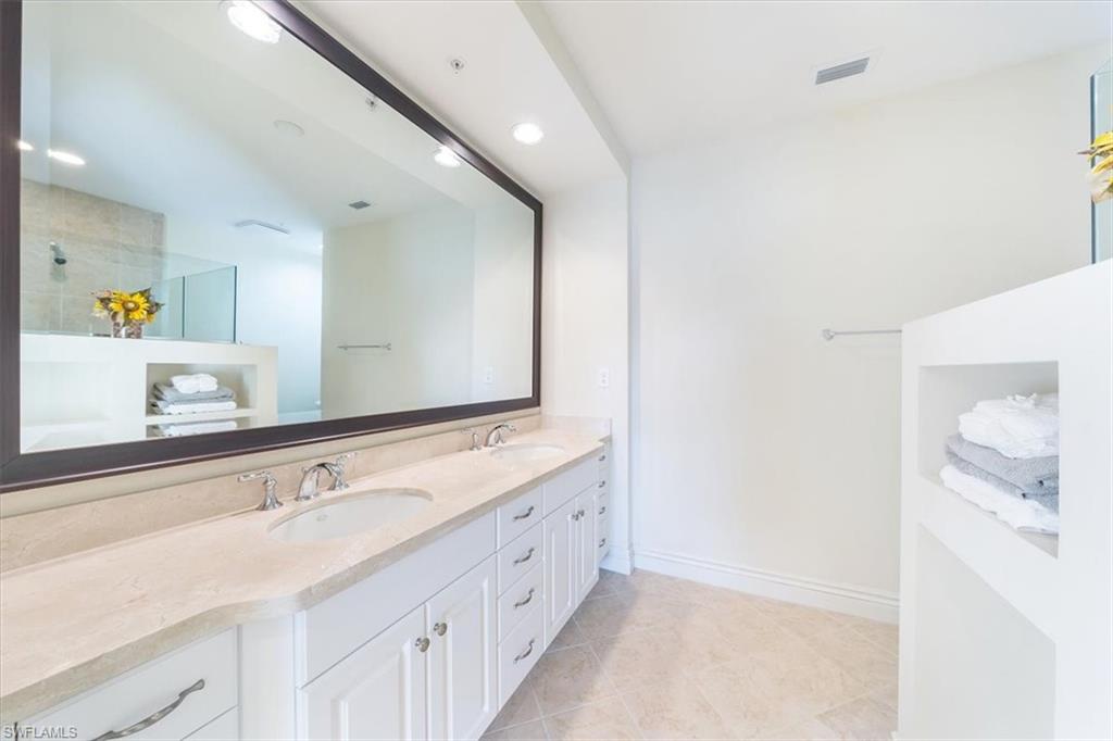 THE RESIDENCES AT LA PIAZZA - Residential