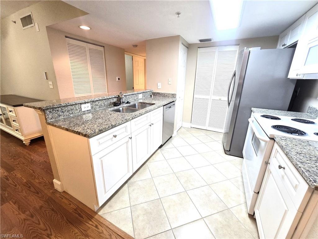 THE RESIDENCE - Residential