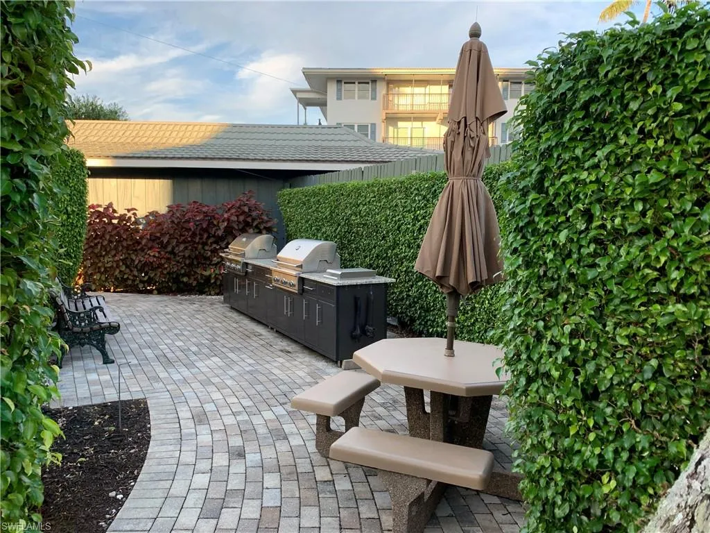 Naples, Florida 34103, United States, 1 Bedroom Bedrooms, ,2 BathroomsBathrooms,Residential,Pending,27913