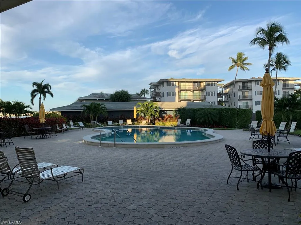 Naples, Florida 34103, United States, 1 Bedroom Bedrooms, ,2 BathroomsBathrooms,Residential,Pending,27913