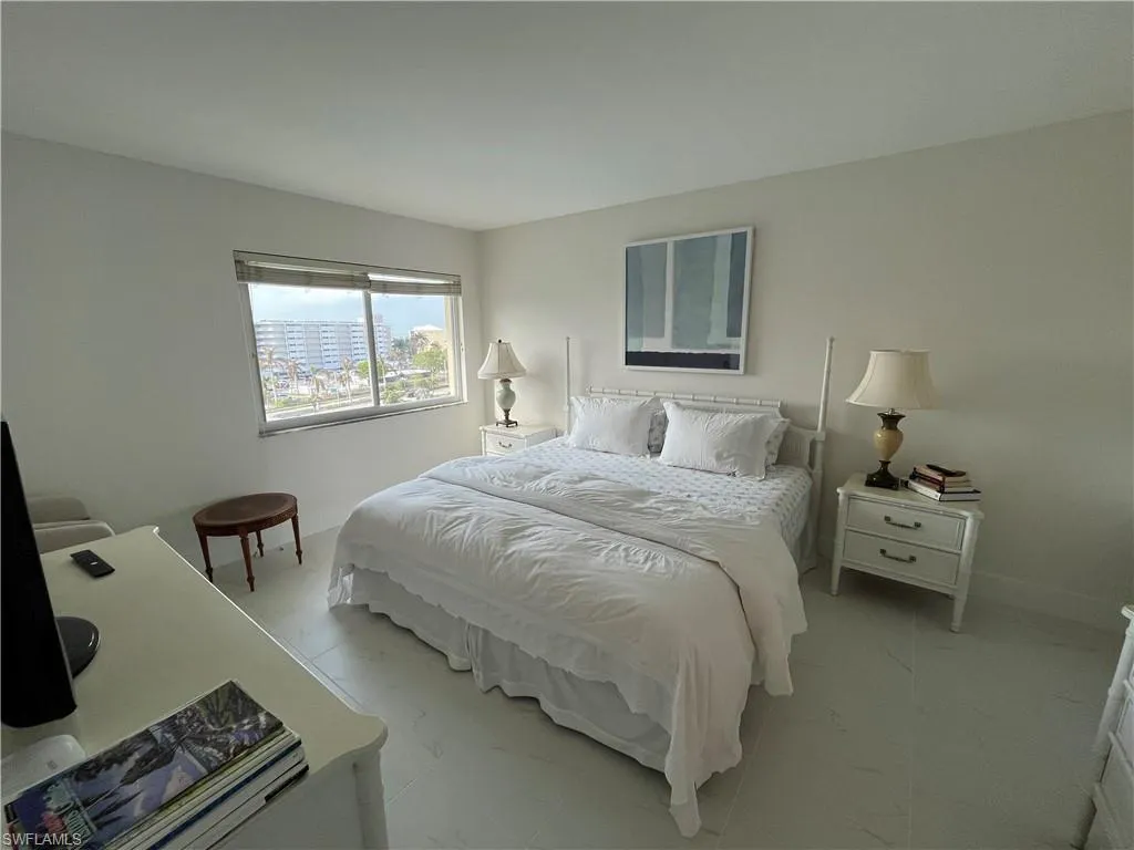 Naples, Florida 34103, United States, 1 Bedroom Bedrooms, ,2 BathroomsBathrooms,Residential,Pending,27913