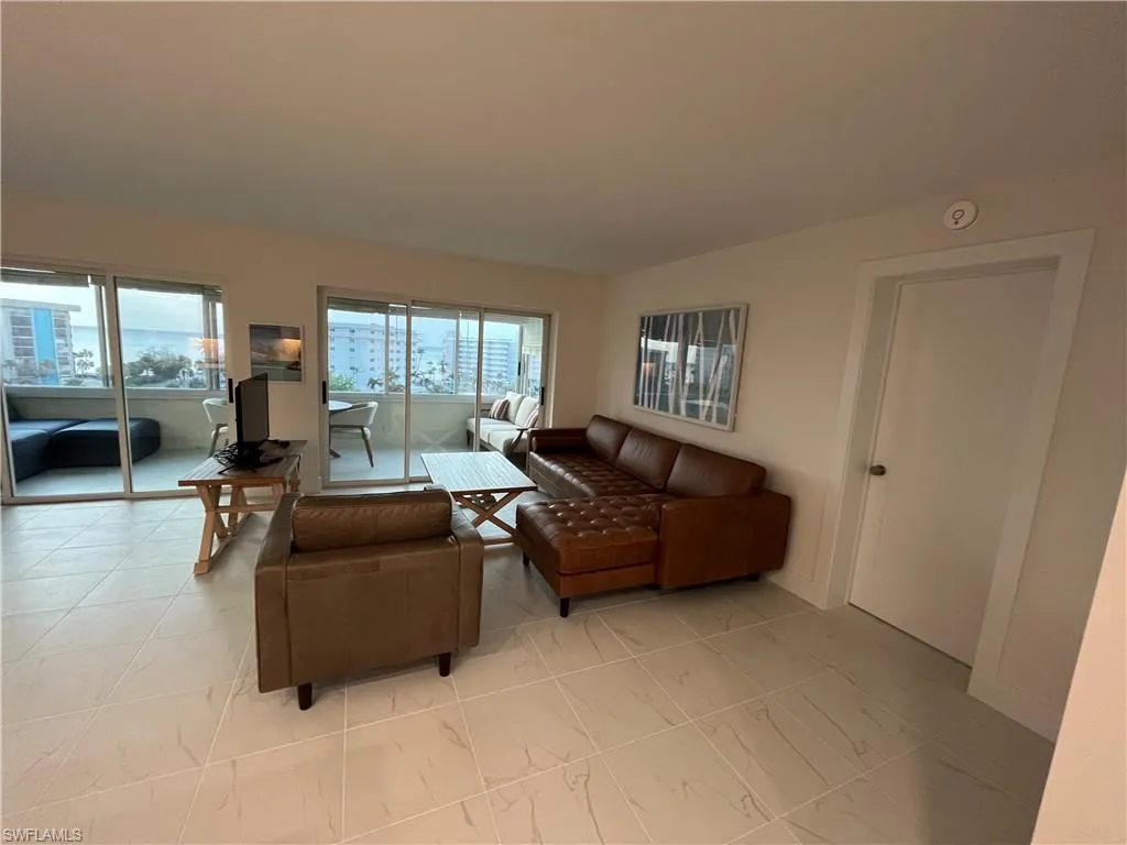 Naples, Florida 34103, United States, 1 Bedroom Bedrooms, ,2 BathroomsBathrooms,Residential,Pending,27913