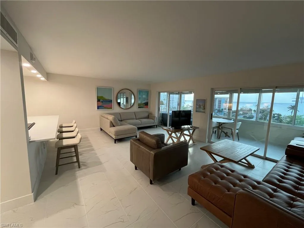 Naples, Florida 34103, United States, 1 Bedroom Bedrooms, ,2 BathroomsBathrooms,Residential,Pending,27913