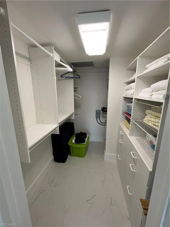 Naples, Florida 34103, United States, 1 Bedroom Bedrooms, ,2 BathroomsBathrooms,Residential,Pending,27913