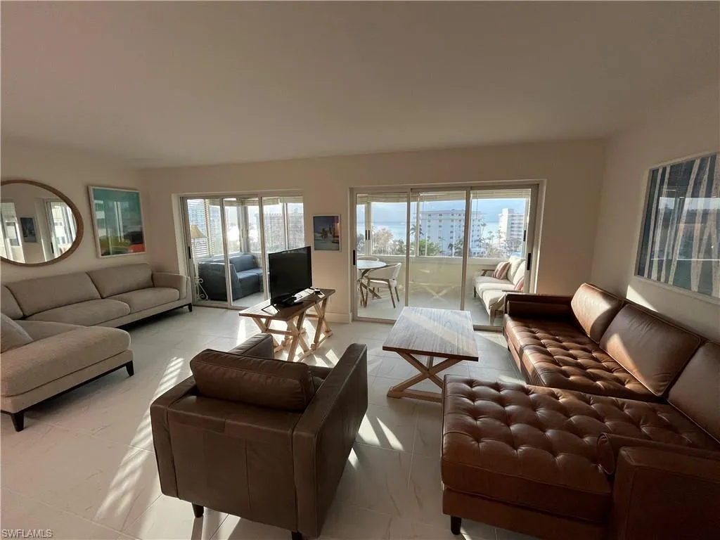 Naples, Florida 34103, United States, 1 Bedroom Bedrooms, ,2 BathroomsBathrooms,Residential,Pending,27913