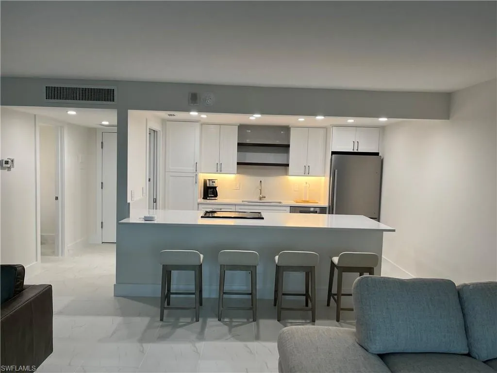 Naples, Florida 34103, United States, 1 Bedroom Bedrooms, ,2 BathroomsBathrooms,Residential,Pending,27913